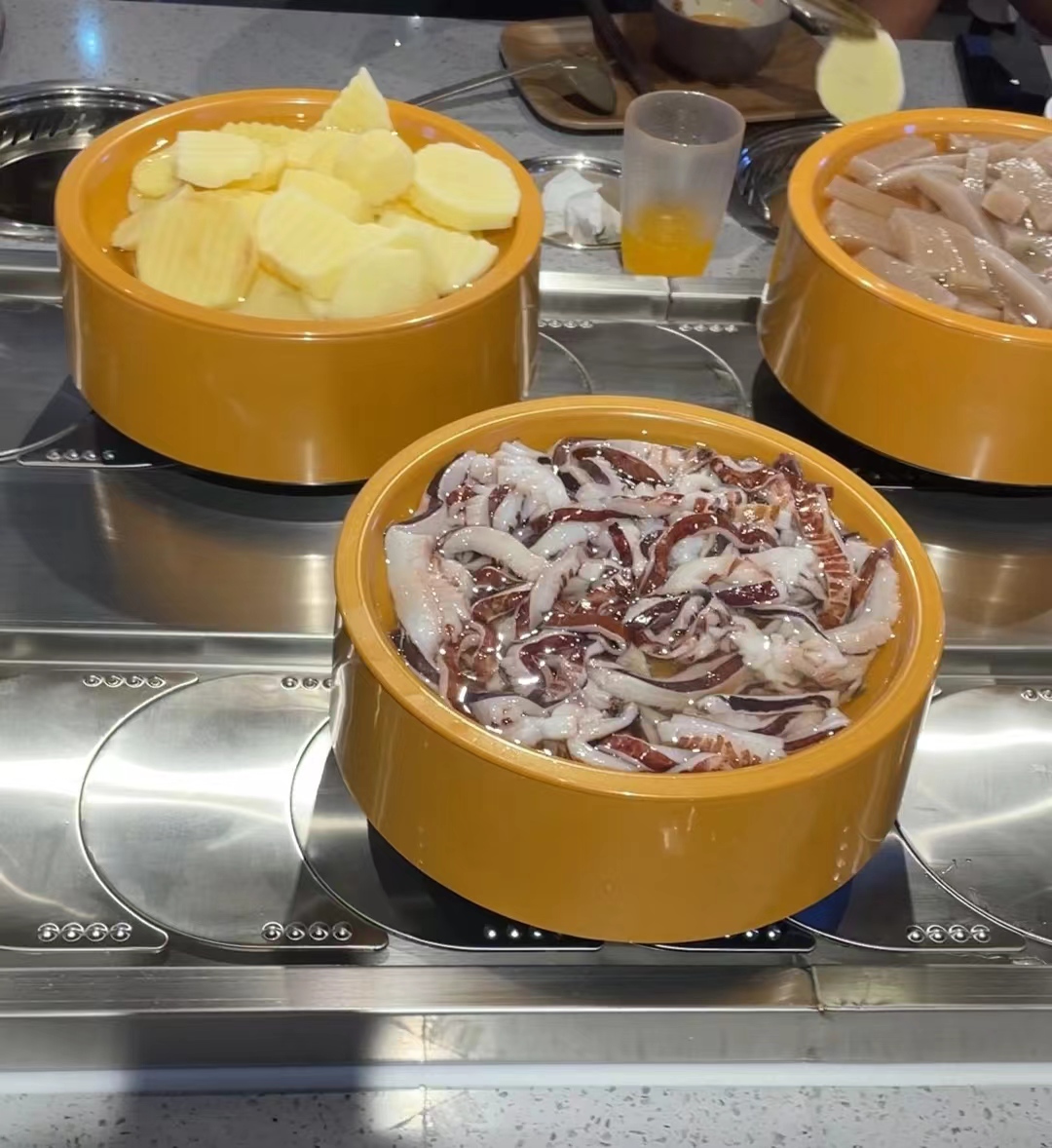 怎樣確保旋轉(zhuǎn)小火鍋店的食品安全？